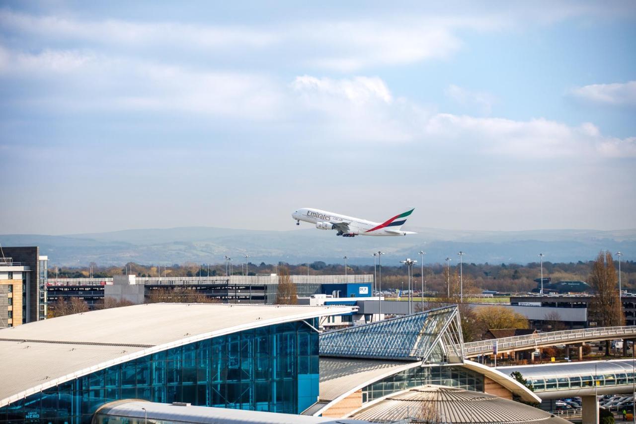 Holiday Inn Manchester Airport T2, An Ihg Hotel Hale  Exterior foto